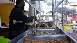 Sejak dibuka, warung nasi tersebut langsung menarik perhatian pelanggan dengan aneka masakan rumahan yang khas indonesia. Makan Di Dapoer Si Jagoer Denpasar Ambil Sendiri Dan Makan Sepuasnya Hanya Rp 10 Ribu Tribun Bali