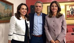 维维安·莫拉莱斯·霍约斯 viviane morales hoyos hide. Viviane Morales Oficialmente Embajadora En Francia La Fm