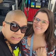 🐌🐌🐌🐌🐌 🧙‍♀️ My new small Snail piece 😊. I Tried doing the bubbles  different as I didn't want to just outline them black so I went around with  Uv gel pen. Pretty