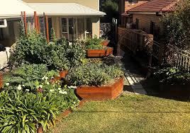 Easily build your garden table with wooden pallets: The Top 80 Vegetable Garden Ideas