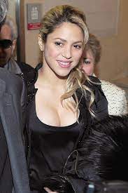 Shakira has bigger breast - Shakira foto (33851631) - Fanpop