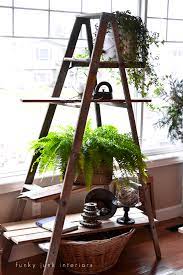 This woodworking project for beginners requires minimal tools. 35 Diy Plant Stands To Organize The Jungle In Your Home