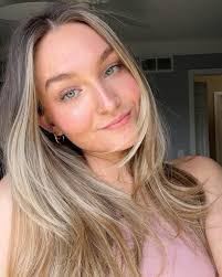 Erin Callahan's Instagram, Twitter & Facebook