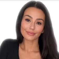 Victoria Hammack's Instagram, Twitter & Facebook