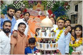 कथावाचक जब छोटा था तब से ही हरिहर काका उसे बहुत प्यार करते थे। जब वह बड़े हो गए तो वह हरिहर काका के मित्र बन गए। Pwd à¤® à¤¤ à¤° à¤• à¤­à¤¤ à¤œ à¤• à¤¦à¤¬ à¤—à¤ˆ à¤–à¤œà¤° à¤¨ à¤—à¤£ à¤¶ à¤® à¤¦ à¤° à¤• à¤—à¤° à¤­ à¤— à¤¹ à¤® à¤• à¤Ÿ à¤• à¤• Congress Leader Rinku Verma Cut Cake In Khajrana Ganesh Temple Nsng Nodark News18 Hindi