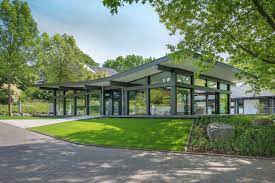 Das huf haus art 5 verwirklicht damit wohnen in seiner wohl offensten form. Grosser Musterhauspark Im Westerwald Das Huf Dorf
