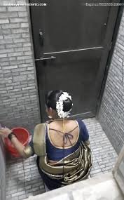 Desi sexy bhabhi pissing - ThisVid.com
