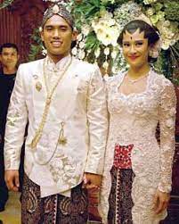 Pin Oleh Anandhita Kasetra Di Wedding Decoration Kebaya Pernikahan Pakaian Desainer Pakaian