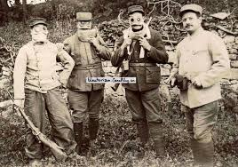 Parfois oui, parfois non emploi : Les Masques A Gaz Francais Ww1 14 18 14 18 Le 87eme Ri La Grande Guerre