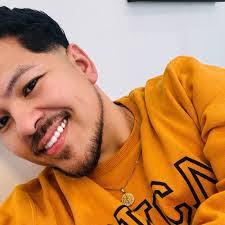 Elizabeth Hanratty's Instagram, Twitter & Facebook