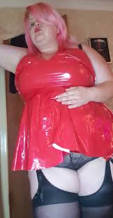 Capnolagnia and rubber 💋 : r/curvycurves