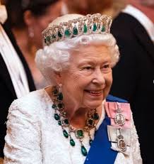 สมเด็จพระราชินีนาถเอลิซาเบธที่สองในฉลองพระองค์ชุดลูกไม้สีขาว เสด็จฯ ไปทรงร่วมงานเลี้ยงรับรองในนครซิดนีย์ ระหว่างเสด็จฯ เยือน. à¸„à¸§ à¸™ à¹ƒà¸« à¸­ à¸ªà¸£à¸° à¹à¸®à¸£ à¸£ à¹€à¸¡à¹à¸à¸™ à¸—à¸³à¸•à¸²à¸¡à¸• à¸­à¸‡à¸à¸²à¸£ The Bangkok Insight