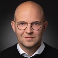 90+ perfiles de «Daniel Neubauer»