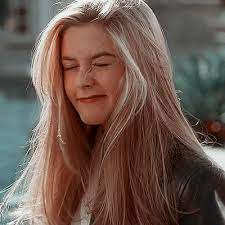 See A Recent Post On Tumblr From Delicateicons About Icons Cher Horowitz Discover More Posts About Icons Cher Horowit Blowout Hair Aesthetic Hair Hair Styles