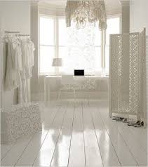 I Love The Bright Clean Look Of This Room Plancher Blanc Meuble Maison Decoration Classique