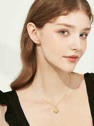 KINGWHYTE Gold Claddagh Necklace for Women 925 Sterling Silver Celtic Irish  Heart Emerald Pendant Vintage Necklaces Irish Trinity Jewelry Gifts :  Amazon.co.uk: Fashion