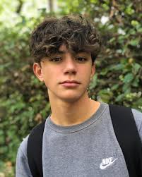 Ches Smiles In 2020 Boys Curly Haircuts Boys With Curly Hair Cute White Boys