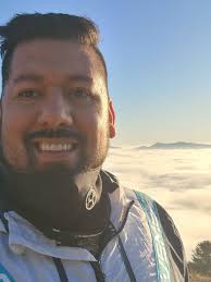 Hoy tocó hacer algo distinto 💪🌄. Nos fuimos hasta el mirador del Cerro  Colorado en San Clemente, con una vista maravillosa hacia nuestro querido  Lago Colbún 💙. La subida fue difícil 😰.