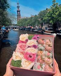 Flowers with strawberries in a box. Polaberry Amsterdam On Instagram Introducing The New Type Of Flower Strawberry Box The Square Gi Strawberry Box Strawberry Chocolate Covered Strawberries