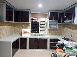Ya, kabinet dengan bahan aluminium biasanya tersedia dalam beberapa tekstur permukaan, seperti matte, glossy hingga granular, sehingga anda bisa memilihnya sesuka hati dan. Kabinet Dapur Pintu Kaca Desainrumahid Com