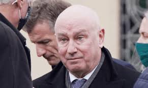 KEN CONDON SEEKS WINX CHINKS