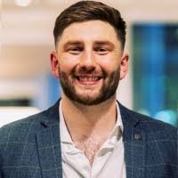 Elliot Webb's Instagram, Twitter & Facebook