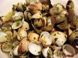 La Recettes De Coques A La Portugaise Est Un Plat Typique Portugais A Base De Petits Coquill Portugais Cuisine Recettes De Cuisine Portugaise Recette De Coques