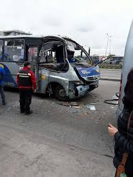 El accidente habría ocurrido cerca de las 2 de la mañana en el kilómetro 36 de la ruta que une concepción con talcahuano, cuando una camioneta toyota surgió de una de las calles de esa zona y perdió el control, impactando en la parte trasera de la toyota corolla en la que viajaba valdés, dejando un saldo de dos muertos y tres heridos. Ce Biobio Pa Twitter Talcahuano Accidente De Transito Autopista Concepcion Talcahuano Altura Mall Plaza Trebol Bomberos Al Lugar Cat8 241 Https T Co Tn1ofsj643
