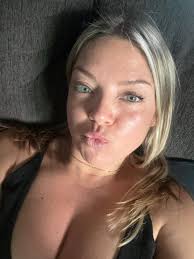 I guess you can't reply to comments here? Weird. Anyway- SORRY 😞 for not  posting just a closeup of my eyes, I didnt have time at the time to stop my  day