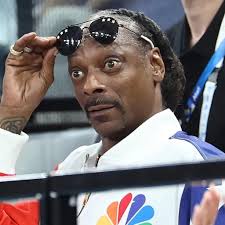 Snoop lights the Olympic Blunt...