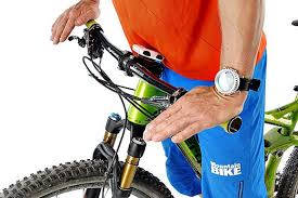 Reifen Am Mtb Montieren So Ziehen Sie Einen Mountainbike Reifen Auf Know How Reifen Am Mtb Aufziehen Federgabel Mountainbike Mountainbike Magazin