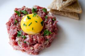 How To Make Steak Tartare Attention To Eating Recette Tartare Boeuf Recette A Base De Boeuf Recettes Crues
