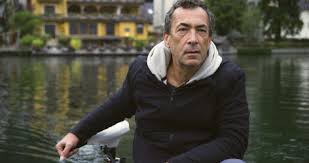 His stage name von goisern refers to his home town. Hubert Von Goisern Brenna Tuat S Schon Lang Orf Iii