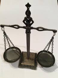 Te compartimos un vector descargable para reproducir la silueta de la balanza de justicia. Balanza De La Justicia Bronce Y Laton Vendido En Subasta 108763807