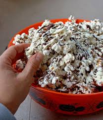 Today i teach you how to make some pretty amazing french toast. White And Dark Chocolate Drizzled Popcorn Cooking With Mamma C