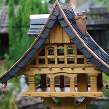 Exklusive Und Witterungsbestandige Vogelhauser Und Krippen In Handarbeit Gefertigt Aus Massivem Eichenholz Sch Dekorative Vogelhauser Vogelhaus Vogelhaus Holz
