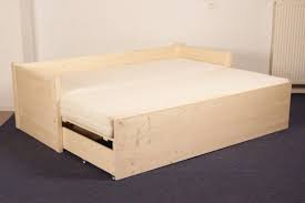 1 persoons onderschuifbed 1 persoonsbed olleke logeer blankhouten meubels in 2021 onderschuifbedden bed kleine logeerkamer