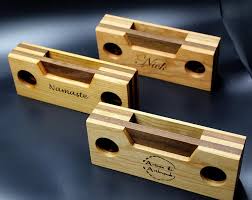 Amplificador De Telefono De Madera Personalizado Etsy Phone Speaker Mobile Phone Speaker Diy Phone Stand