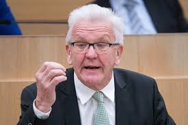 Kretschmann reduziert seine termine im landtagswahlkampf. Winfried Kretschmann Zieht Sich Zuruck Ehefrau An Brustkrebs Erkrankt Ministerprasident Will Fur Seine Frau Da Sein News De