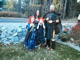 Queen Elinor King Fergus Merida And Hamish Family Halloween Costumes Cute Costumes For Kids Halloween Costumes