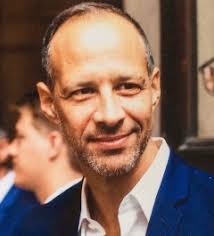 1341 Frames of Love and War