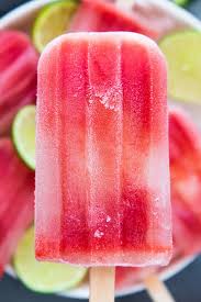 Erfrischendes Wassermelonen Eis In 2020 Wassermelone Wassermelonen Eis Wassermelone Eis Am Stiel