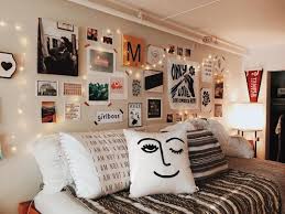 5 Easy Diy Projects We Found On Pinterest To Upgrade Your Dorm In A Big Way College Fashionista Dorm Room Designs Dorm Room Diy Diy Dorm Decor