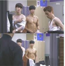 오늘은 복근 형성에 필수적인 다섯 가지 동작을 사진∙. ì‹ ì„œìœ ê¸° ì´ìŠ¹ê¸° ì„±ë‚œ ê·¼ìœ¡ ë¹¨ëž˜íŒ ë³µê·¼ í¬ì°© ëˆˆê¸¸ ì´íˆ¬ë°ì´