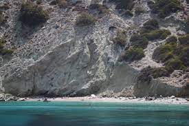 This modern hotel is right on the edge of a belt of white sand. Vorina Beach Bild Von Vorina Beach Folegandros Tripadvisor
