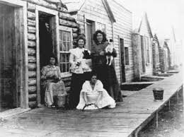 Base notes are vanilla, akigalawood, tonka bean and patchouli. Women Of The Klondike Gold Rush Legends Of America
