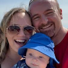 Amazon.com: The little black Choo Choo: Sing along book and song.:  9798359111294: Dorian, Jesse, Roza, Abby, Dorian, Jesse: Books