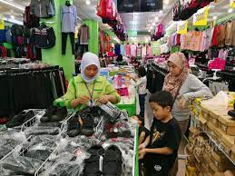 Nikmati beberapa tawaran menarik yang boleh anda dapatkan seperti produk penjagaan diri dari sa sa dan the face shop, fesyen dari binwani's dan dudalina. Settle Beli Semua Keperluan Sekolah Akiff Di Pusat Pakaian Hari Hari Blog Abah Careno