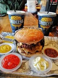 Lawless burgerbar merupakan salah satu restoran di jakarta yang menawarkan menu utama burger dengan cita rasa berbeda. Catatan Kuliner Makansamaoki