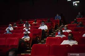 Tidak terpaku pada bentuk tempat duduk yang umum namun. Menonton Bioskop Di Kala Pandemi Antara News